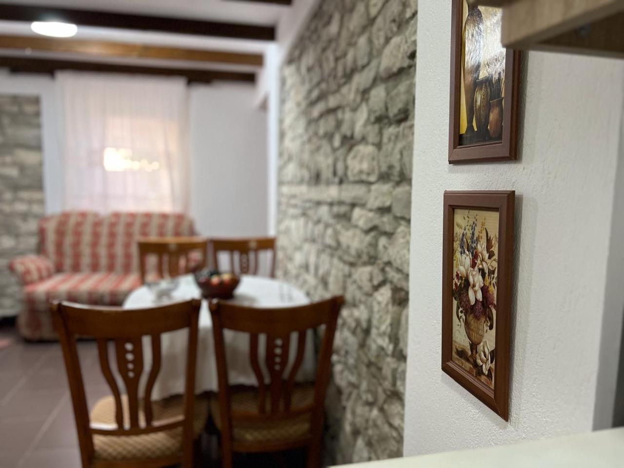培拉特 Pjetri House酒店 外观 照片